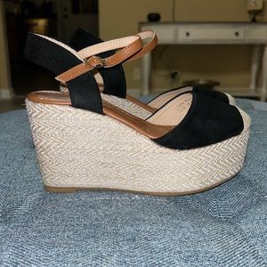 NWOT Victoria Adames platform sandals size 8